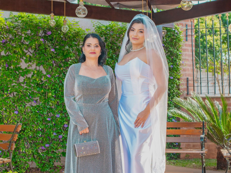 Rosa Rosê encanta com vestidos para eventos