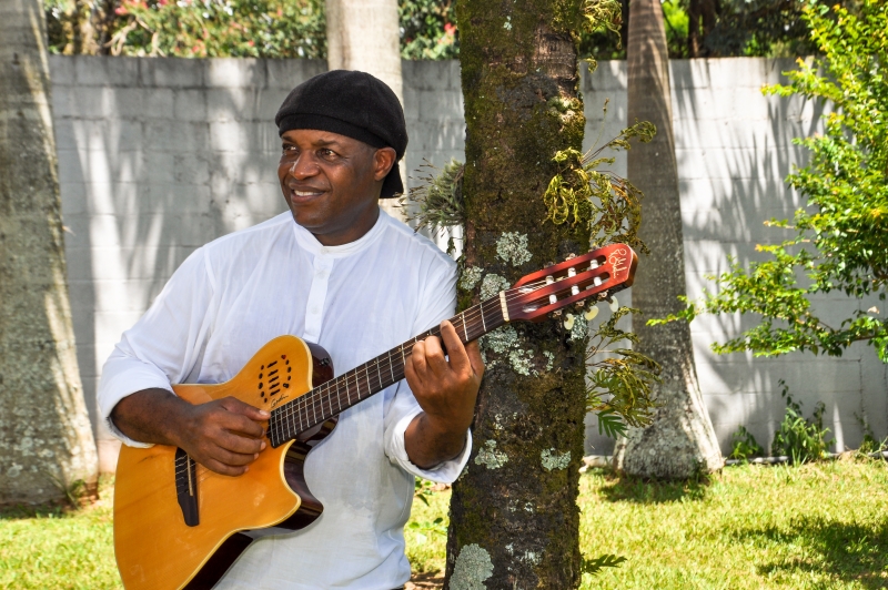 Paulinho Pimenta brilha com versatilidade musical