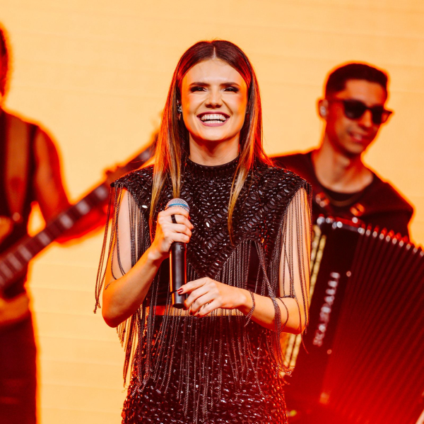 Almoço de Dia das Mães no Armazém Brasil apresenta show de Anna Clara